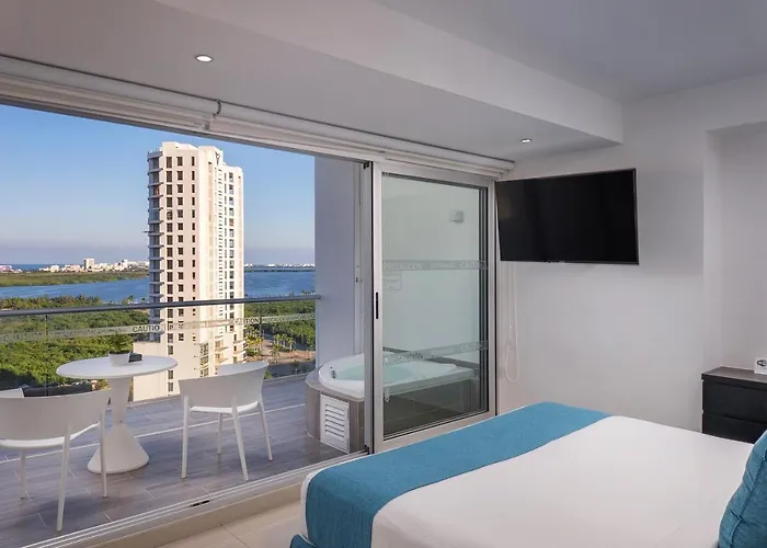 Suites Malecon Cancun